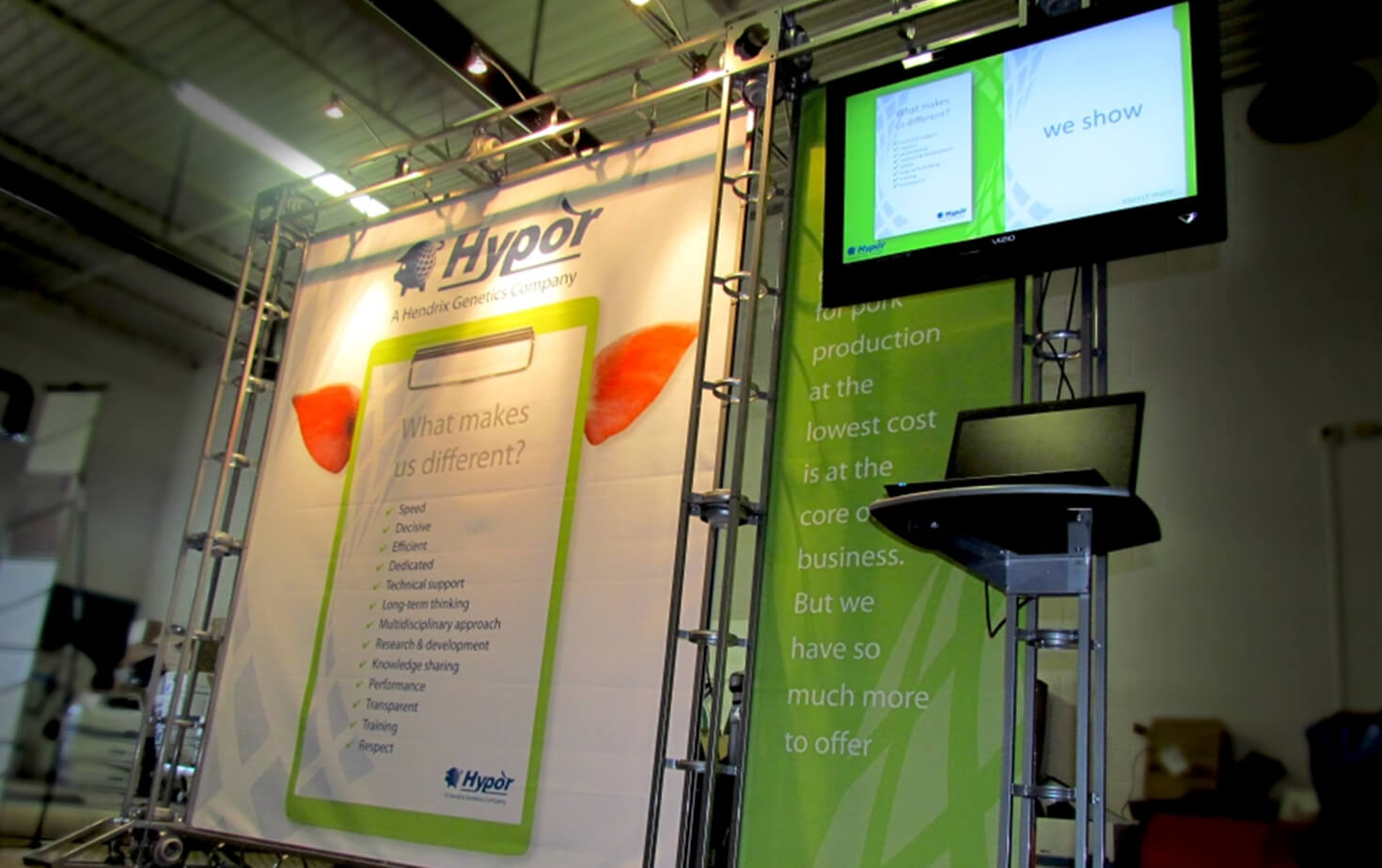 Hypor Hendrix Genetics tradeshow display with Media Screen